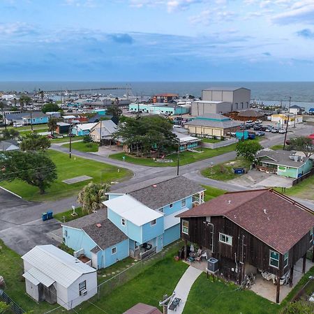 Beautiful Rockport Townhome - Walk To Aransas Bay! Exterior photo