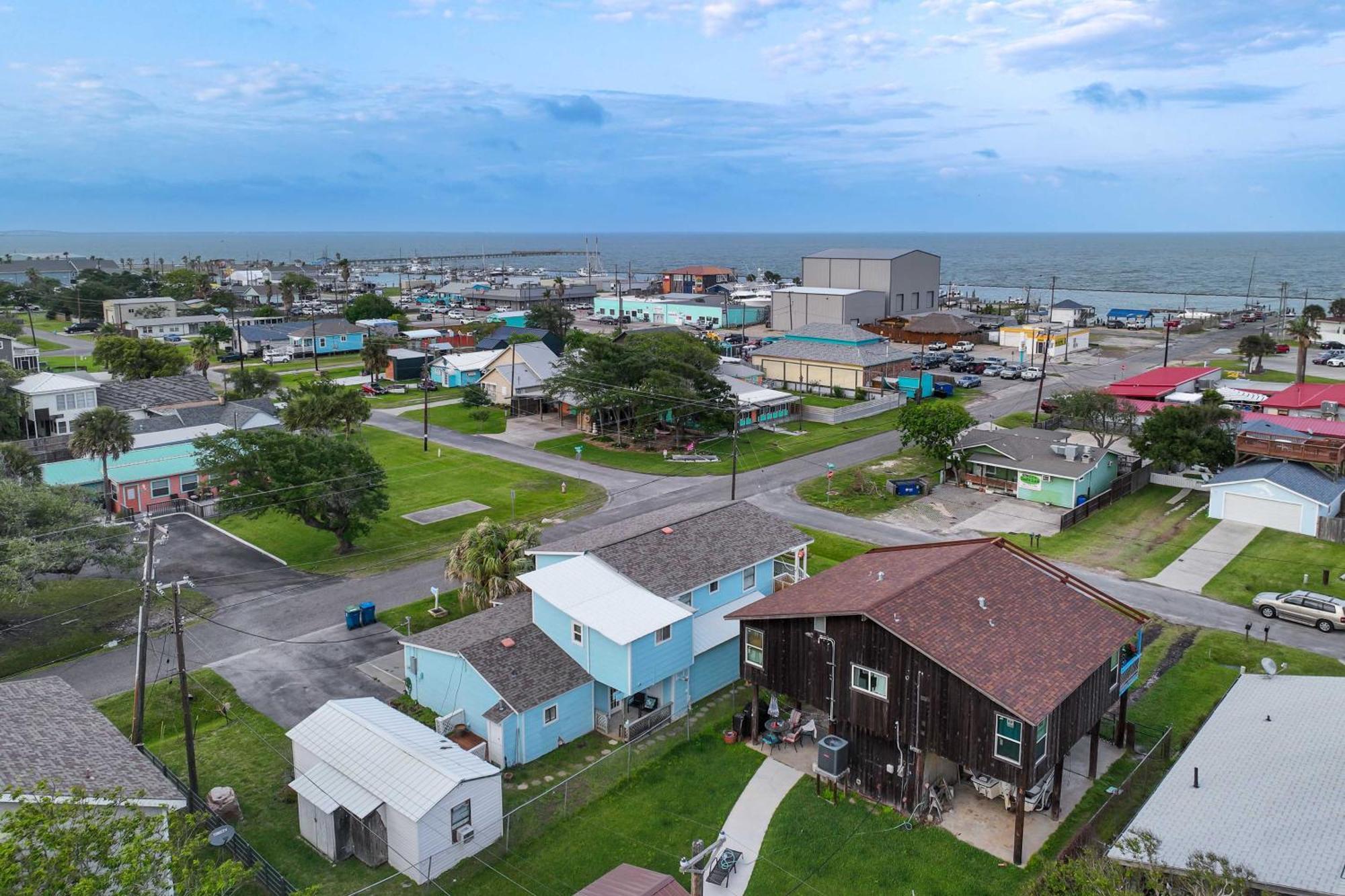 Beautiful Rockport Townhome - Walk To Aransas Bay! Exterior photo